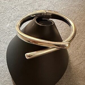 NWOT ,UNOde50 Silver Wrap Bracelet